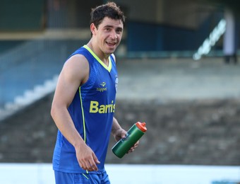Felipão expulsa Giuliano do treino, testa Grêmio com 10 e não revela time