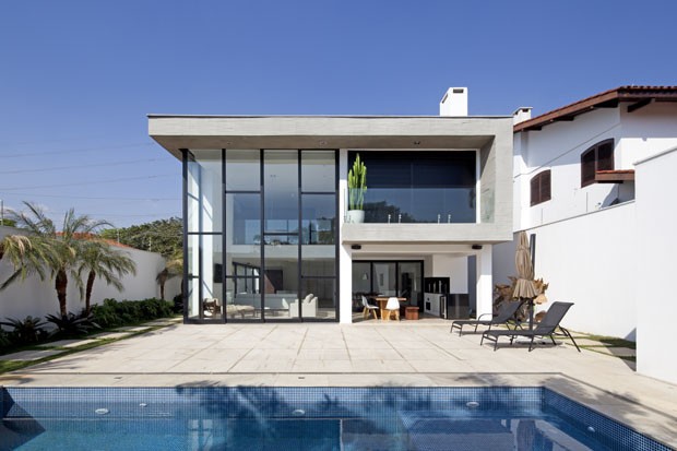Casa de 416 m² é projetada para receber o pôr do sol (Foto: Divulgação)