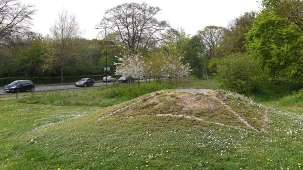 Segundo psquisadora, local onde a tumba foi encontrada era considerado "pouco promissor" — Foto: PA/BBC