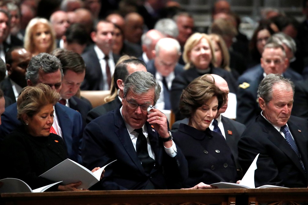 Columba Bush, o ex-governador da Flórida Jeb Bush, Laura Bush e o ex-presidente George W. Bush participam de funeral de George H. W. Bush na Catedral Nacional em Washington — Foto: Alex Brandon/Pool via Reuters