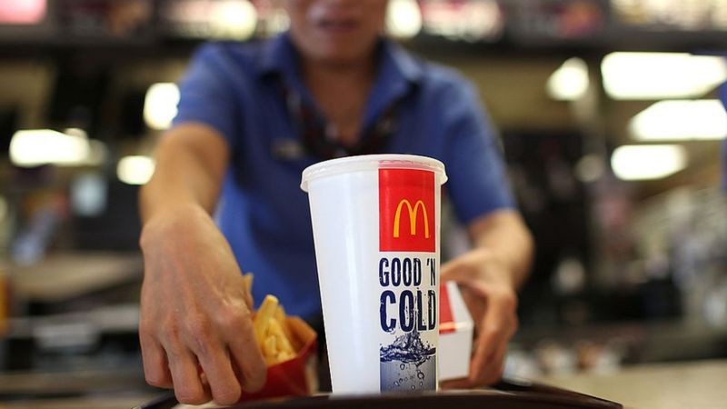 BBC - O McDonald's utiliza o software de inteligência artificial da Pymetrics em seus processos de contratação (Foto: JUSTIN SULLIVAN/GETTY IMAGES)