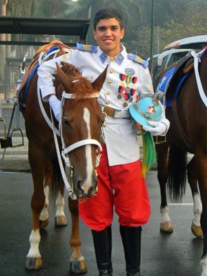 Renan Ferreirinha comandou o colégio a cavalo no Desfile de 7 de Setembro do ano passado (Foto: Arquivo pessoal)