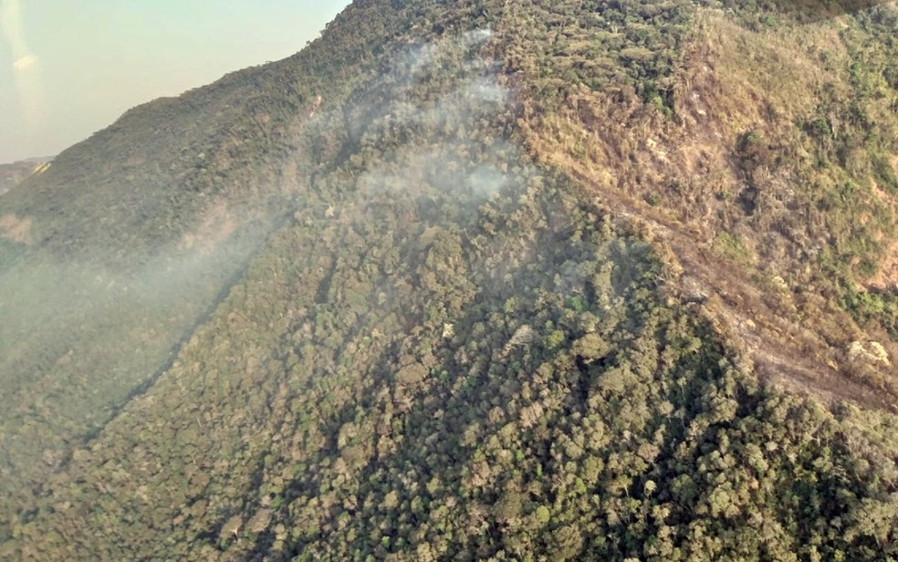 Incêndio que atingiu Parque Estadual da Serra do Papagaio queimou cerca de 240 hectares de área em Baependi — Foto: Corpo de Bombeiros