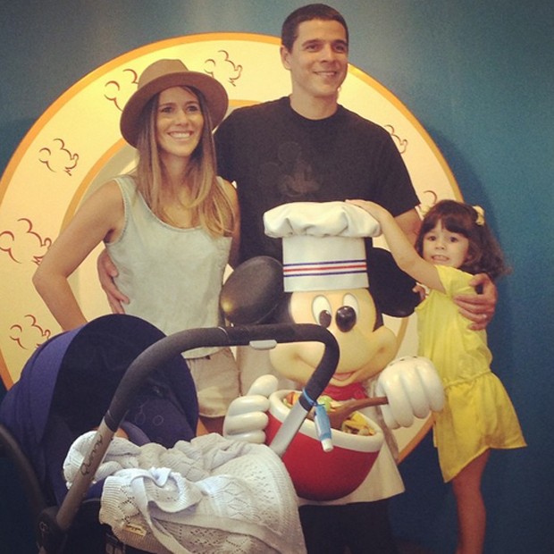 Fernanda Pontes com a família (Foto: Reprodução / Instagram)