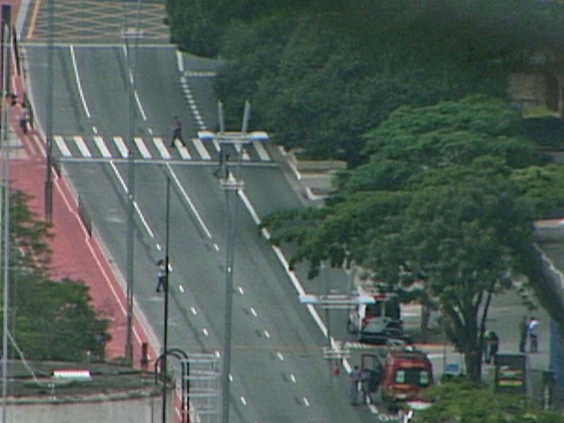 Avenia Paulista vazia após interdilção por causa de ameaça de bomba (Foto: Reprodução/TV Globo)