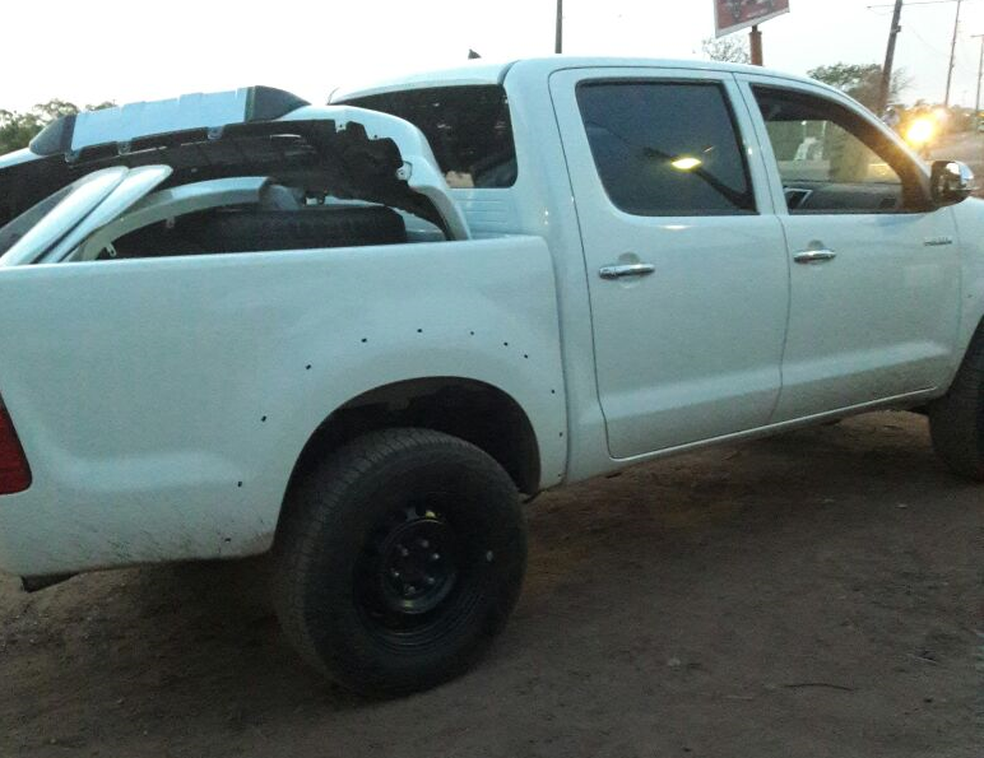 Picape roubada foi encontrada em uma oficina de carros, em Macapá, já com placa adulterada (Foto: Arquivo Pessoal)