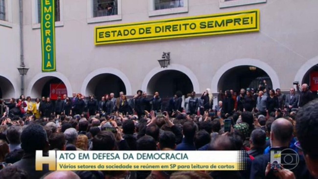 Ato em defesa da democracia: 13 estados leem cartas em defesa do Estado Democrático de Direito
