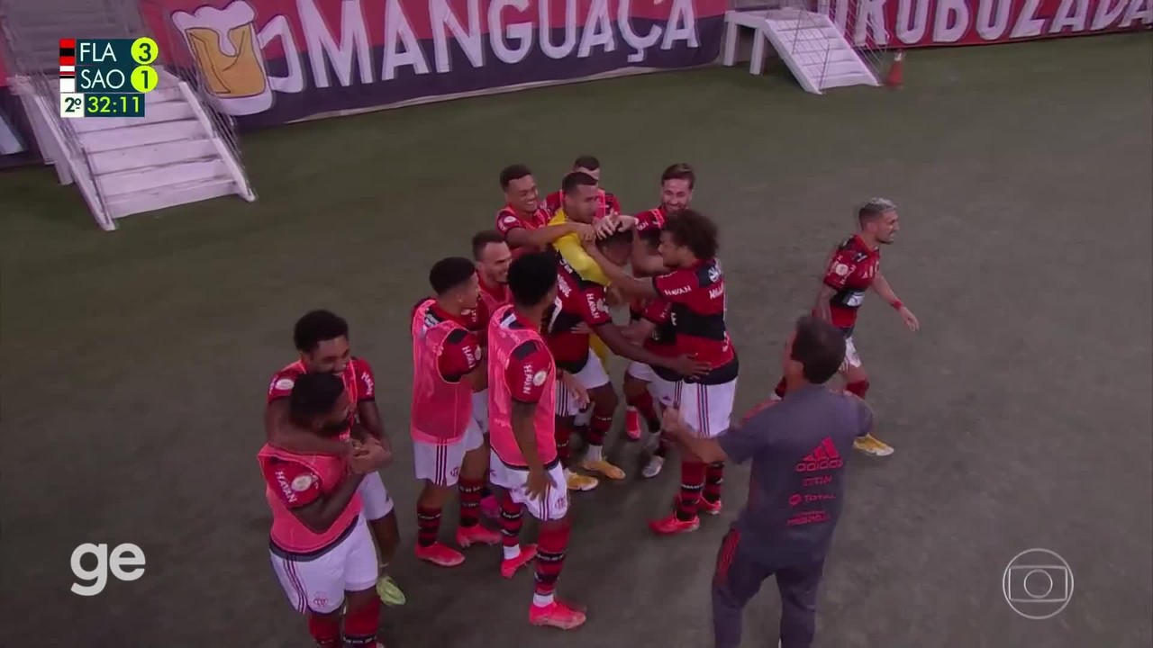 Aos 32 min do 2º tempo - gol de cabeça de Bruno Henrique do Flamengo contra o São Paulo