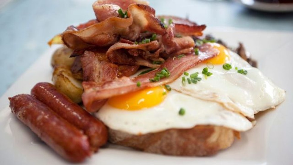 É provável que você faça três refeições por dia — a vida moderna é concebida em torno deste estilo de alimentação. — Foto: Getty Images