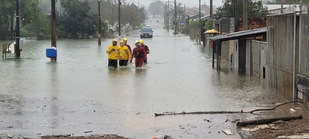 Situação em Criciúma, uma das maiores cidades do estado — Foto: Corpo de Bombeiros/Divulgação