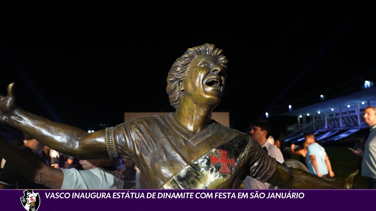Vasco inaugura estátua de Dinamite com festa em São Januário