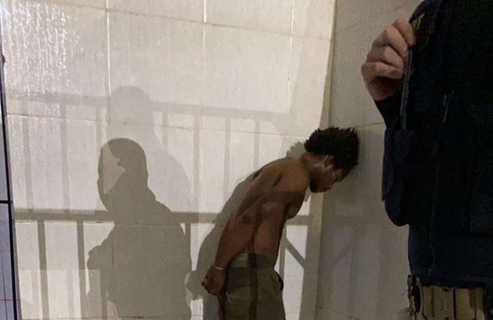 Suspeito foi levado para a Central de Polícia da capital — Foto: Reprodução/Whatsapp