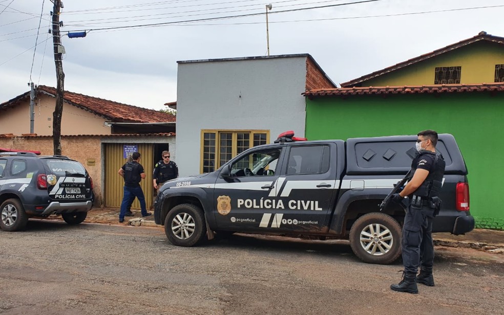 Operação da Polícia Civil prendeu suspeitos de matar vendedor de frutas, em Itaguaru, Goiás — Foto: Polícia Civil/Divulgação