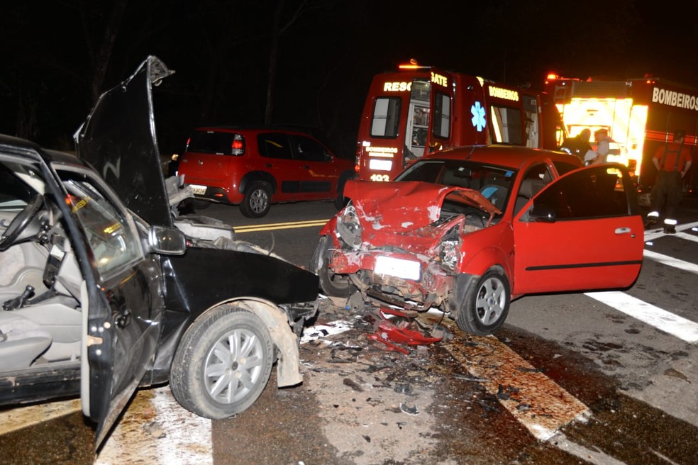 Quatro pessoas ficam feridas em acidente na Raposo Tavares Sorocaba e Jundiaí G1