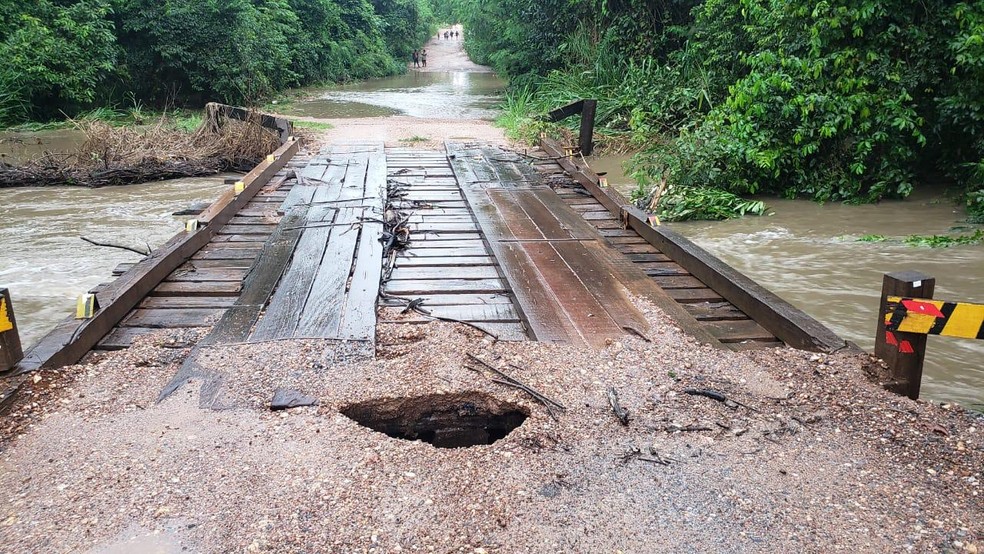 Ponte ficou seriamente danificada após fortes chuvas em Bonito (MS) — Foto: Prefeitura de Bonito/Divulgação