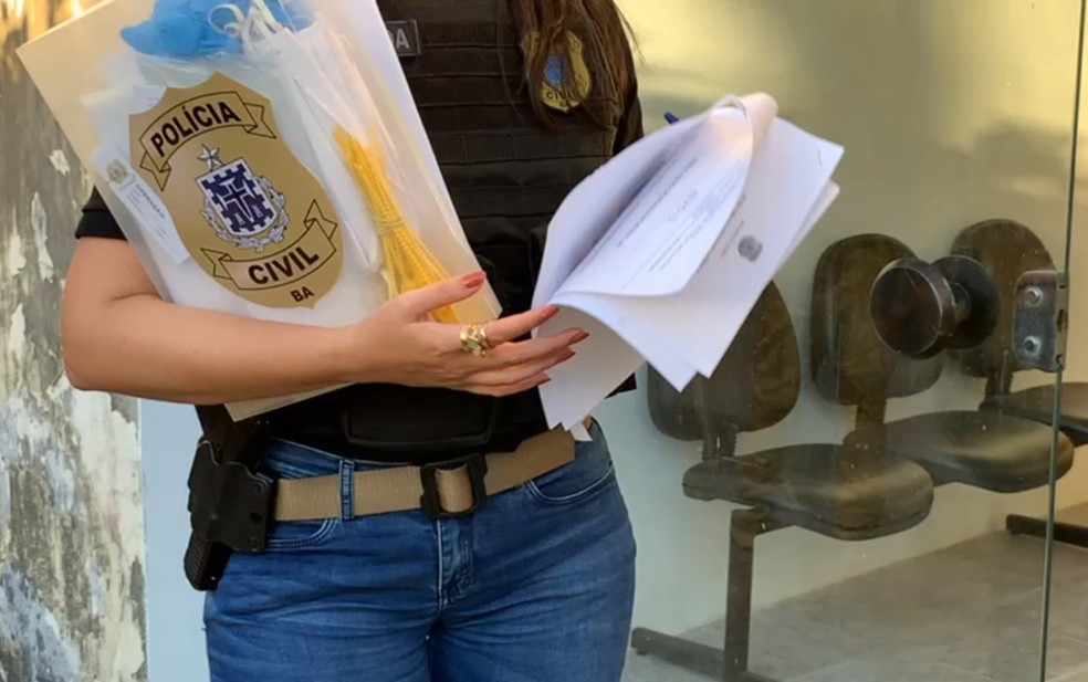 Pol&iacute;cia cumpre mandados de busca e apreens&atilde;o em opera&ccedil;&atilde;o contra fraudes em licita&ccedil;&otilde;es no Detran  &mdash; Foto: Divulga&ccedil;&atilde;o/Pol&iacute;cia Civil