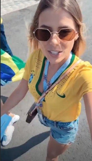 Carol Cabrino indo em direção ao estádio (Foto: Reprodução/Instagram)