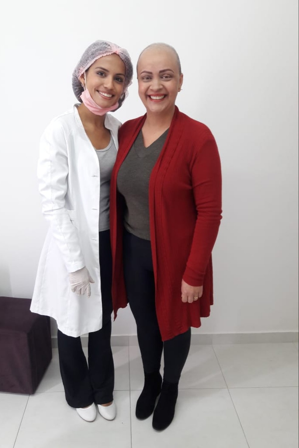 Designer de sobrancelhas conta que encontrou no seu trabalho uma forma de fazer a diferença na vida de mulheres com câncer — Foto: Arquivo pessoal