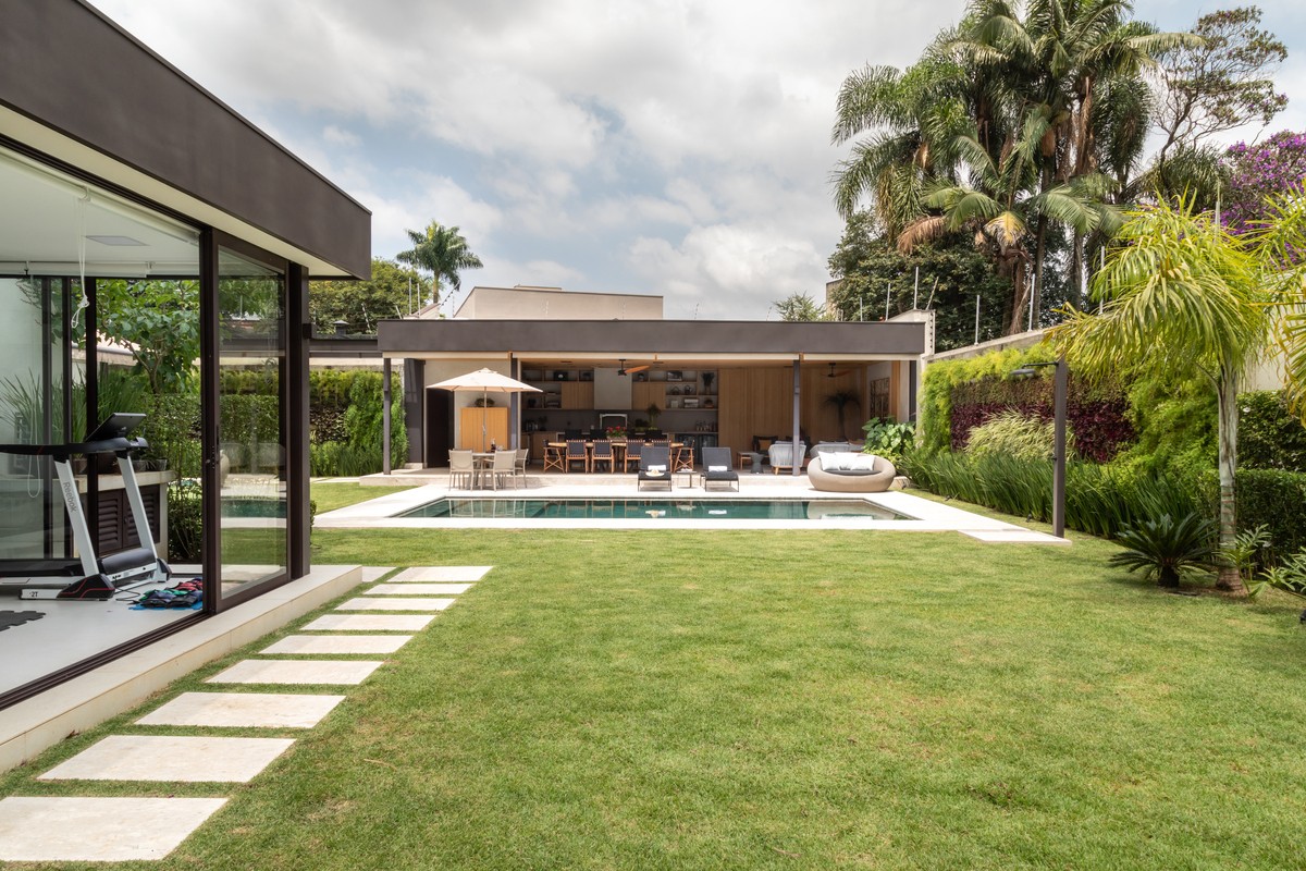 Terreno é Anexado à Casa Para Garantir Espaço De Lazer Com Muito Verde Casa E Jardim Decoração 7214