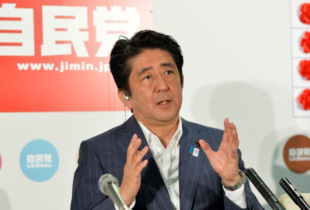 O premiê do Japão, Shinzo Abe, em foto deste domingo (21) (Foto: Kazuhiro Nogi/AFP)