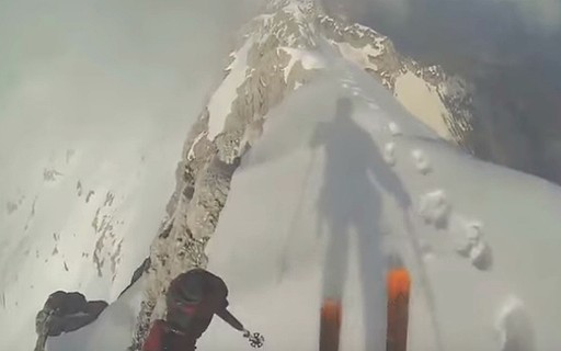 Condutor de snowmobile é atingido por avalanche e registra tudo em ...