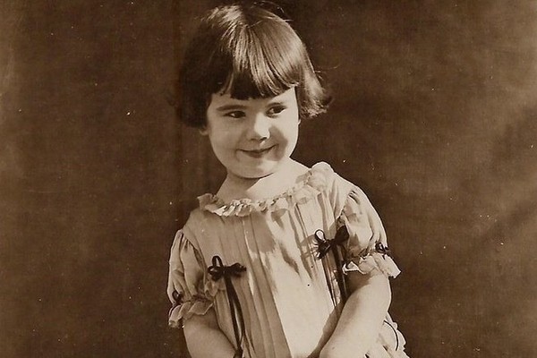 A atriz e jornalista Diana Serra Cary, conhecida por seu nome artístico de Baby Peggy, primeira estrela infantil de Hollywood (Foto: Divulgação)