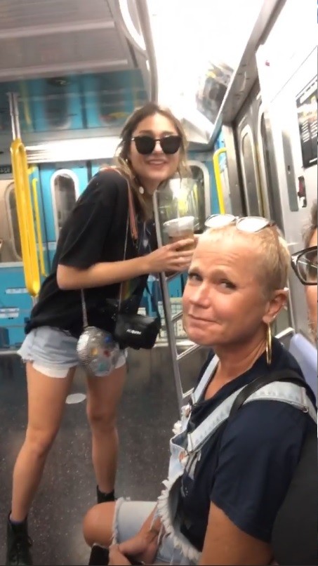 Família reunida no metrô de Nova Iorque (Foto: reprodução/ instagram)