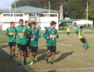 Titulares do Coritiba realizam uma leve corrida no treino de terça (Foto: Gabriel Hamilko / GloboEsporte.com)