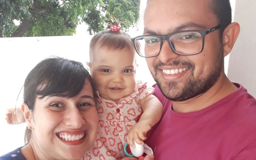 Wagner Rodrigues Silva com a mulher a filha em Goiânia (Foto: Wagner Rodrigues Silva/ Arquivo pessoal)