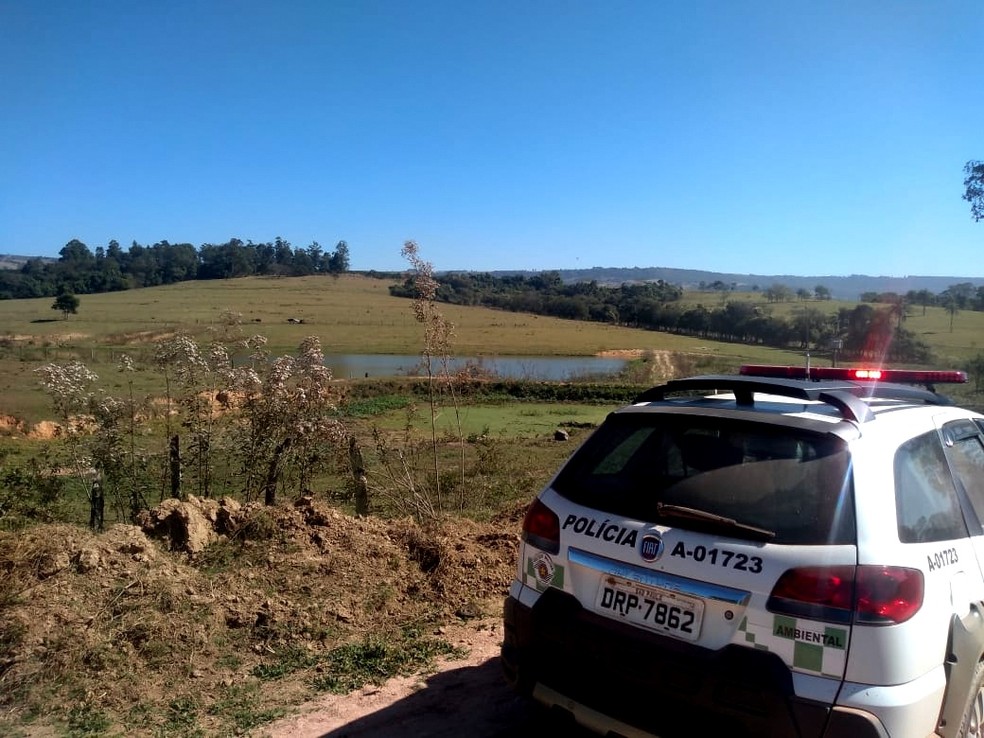 Pol&iacute;cia Ambiental localiza dois a&ccedil;udes constru&iacute;dos em &aacute;rea de preserva&ccedil;&atilde;o permanente de Mococa. &mdash; Foto: Pol&iacute;cia Militar Ambiental de S&atilde;o Jo&atilde;o da Boa Vista/Divulga&ccedil;&atilde;o 