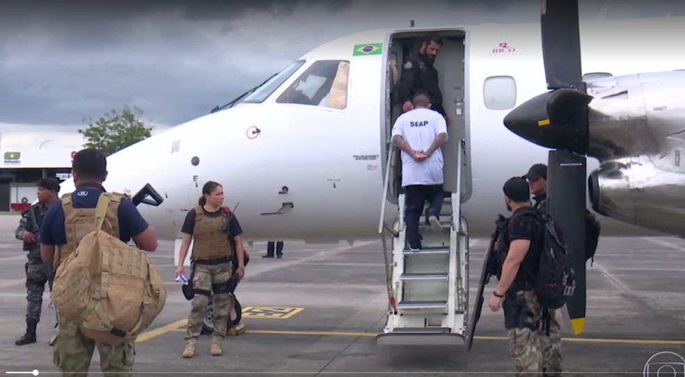 Presos envolvidos no massacre em Manaus são transferidos para presídios federais — Foto: TV Globo/Reprodução