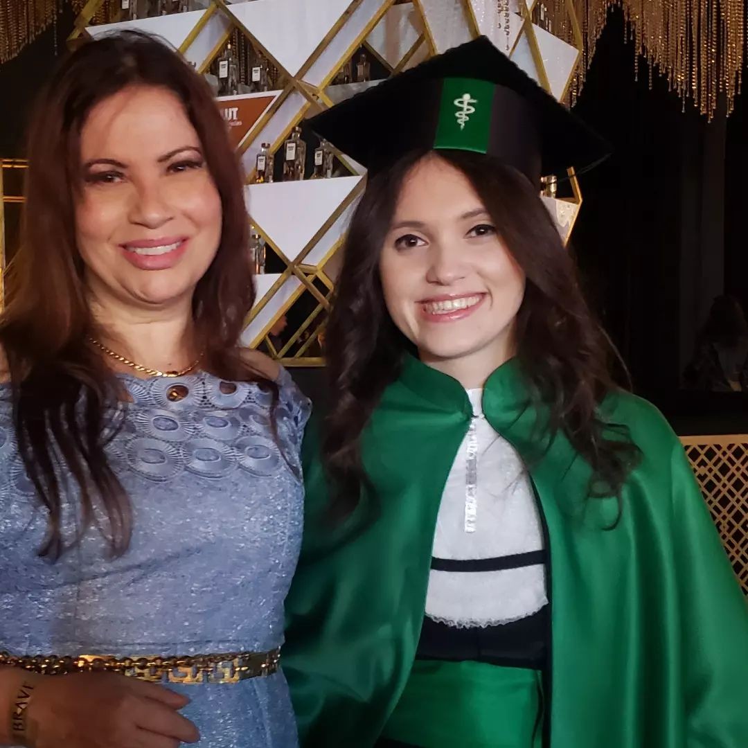 'Sonho de uma mãe', diz Isadora Ribeiro ao ver a filha se formando em medicina (Foto: reprodução/instagram)