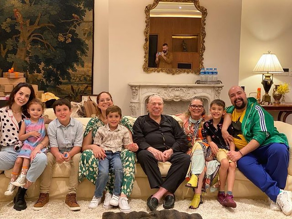 Silvio Santos com filha, netos e bisnetos — Foto: Reprodução do Instagram