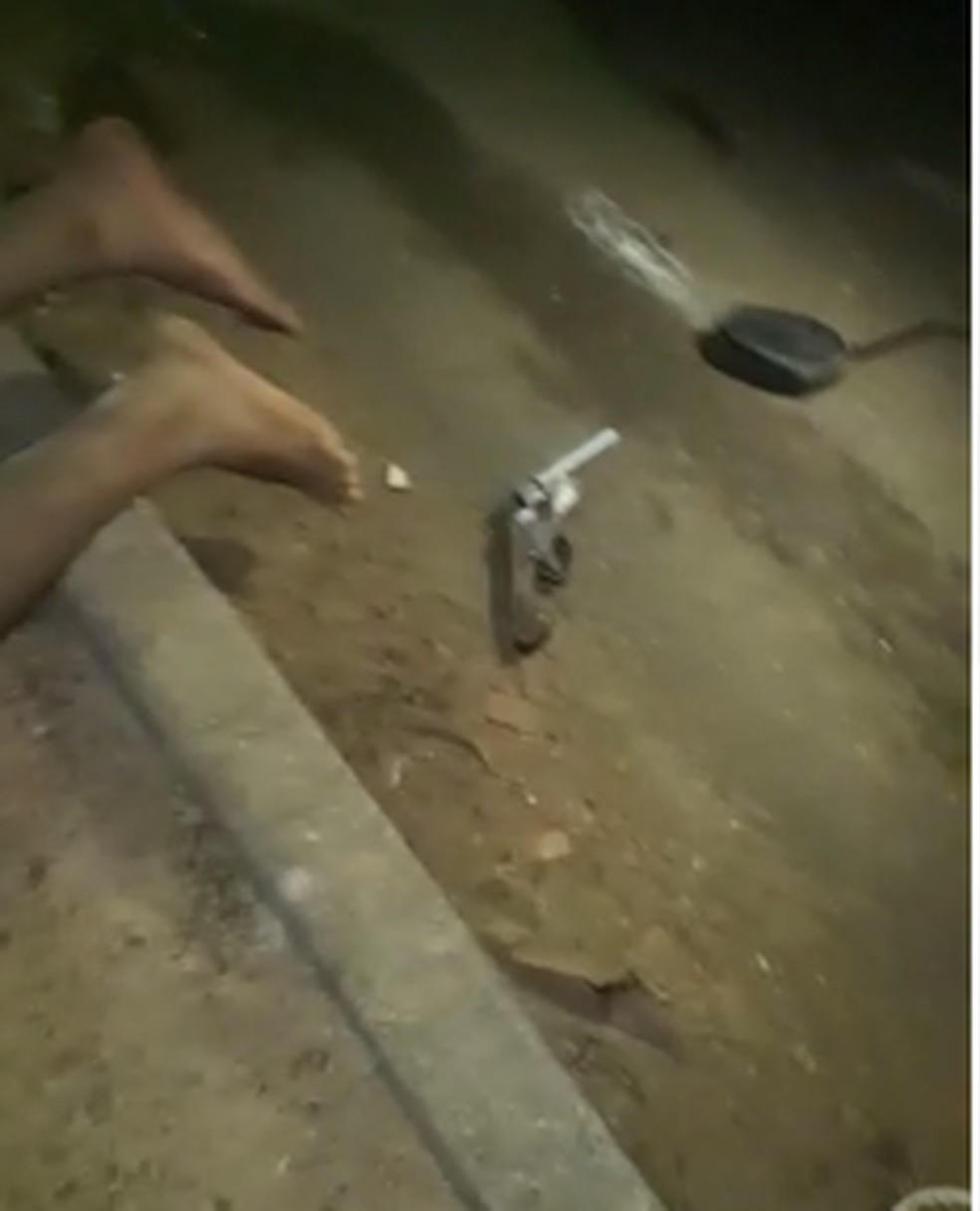 Suspeito de roubo morre depois de bater o rosto em meio fio durante fuga em Porto Velho — Foto: WhatsApp/ Reprodução