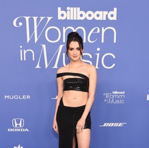 Laura Marano de Byblos para o Billboard Women in Music — Foto: Getty Images