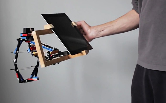 Encaixe extra para utilizar o tablet no estabilizador de Lego para GoPro (Foto: Divulgação/ProductTank)