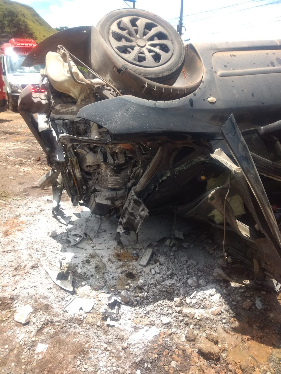 Acidente de carro deixa uma pessoa ferida em Levy Gasparian — Foto: Divulgação/Corpo de Bombeiros
