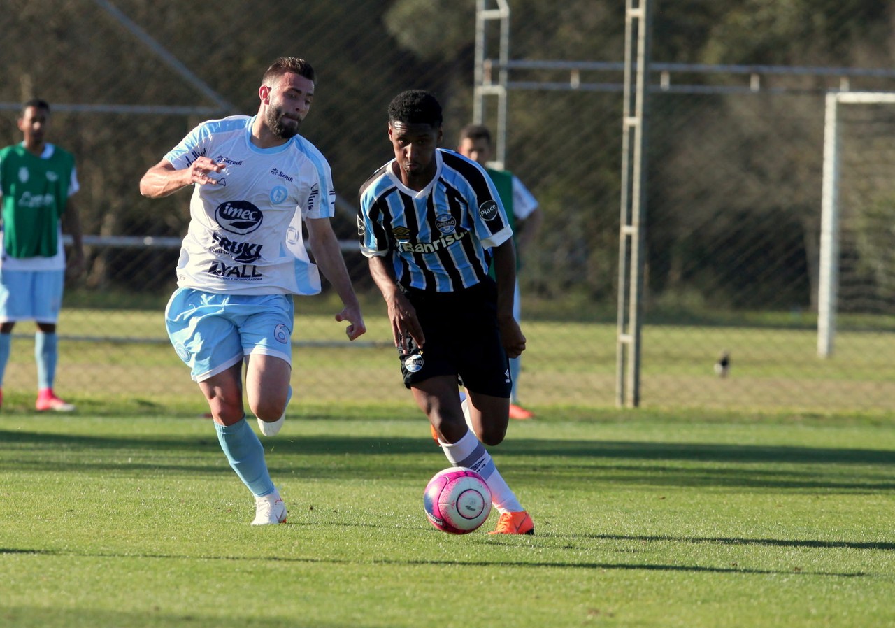 Joia do Grêmio, atacante Tetê é chamado por Tite para treinar com a Seleção nos EUA