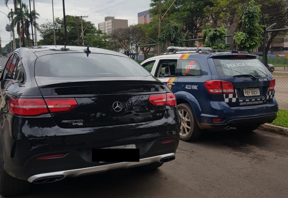 Carro de luxo com registro de furto é apreendido pela Polícia Militar do Distrito Federal  — Foto: PMDF/Divulgação 