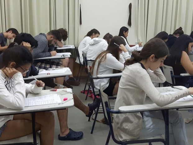 Estudantes durante a prova da primeira fase da Unicamp em Campinas (Foto: Luciano Calafiori / G1)