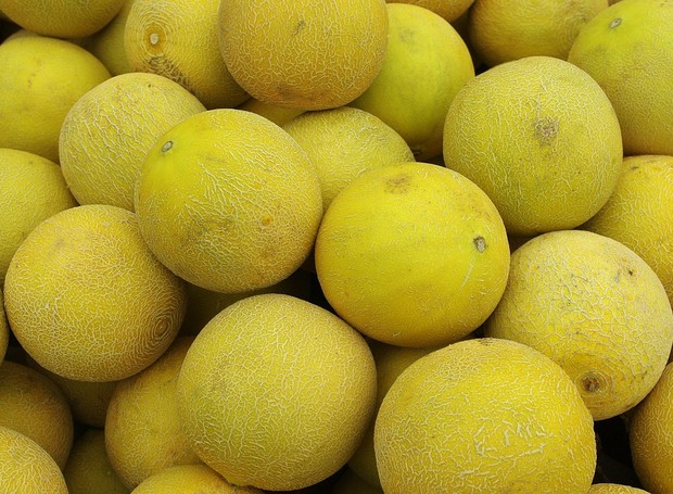 O melão é uma fruta suculenta e refrescante para os dias de calor (Foto: Pixabay/FotosForyou_rk/CreativeCommons)