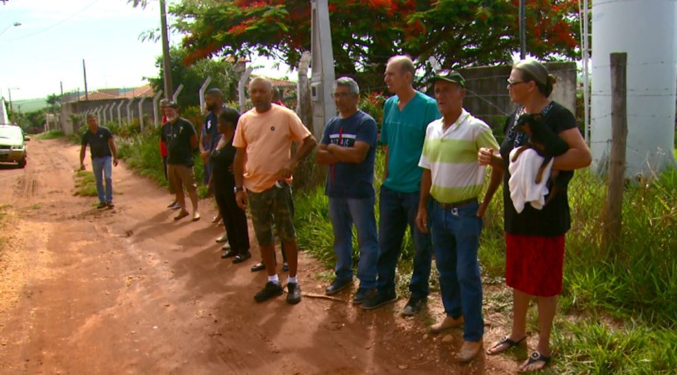 Moradores estão indignados e preocupados com onda de furtos em chácaras de Ibaté (SP). — Foto: Wilson Aiello/EPTV