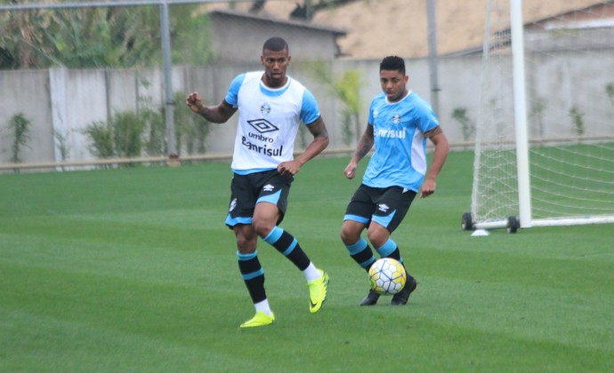 Roger arma time com Henrique em treino; Edílson e Pedro Rocha voltam