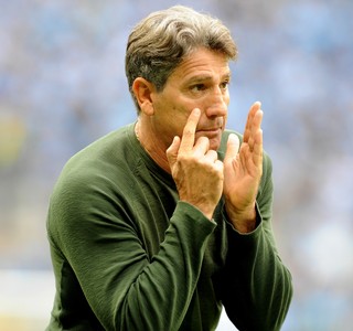 Grêmio tropeça, divide foco em maratona e revive cenário de 2016
