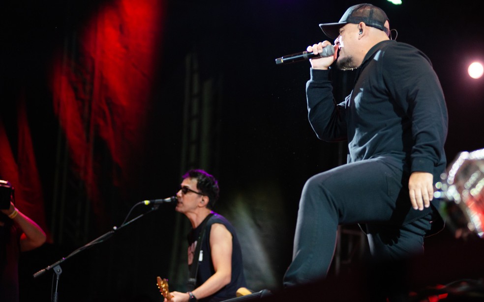 Integrantes do Raimundos durante apresentação no João Rock 2019 — Foto: Érico Andrade/G1