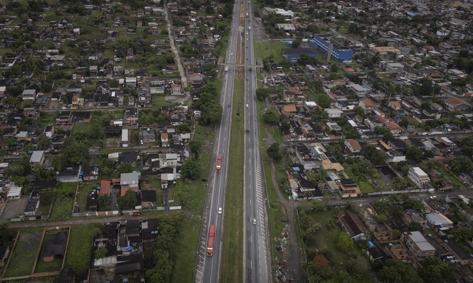 A rodovia corta o Jardim Catarina, um dos mais violentos de São Gonçalo