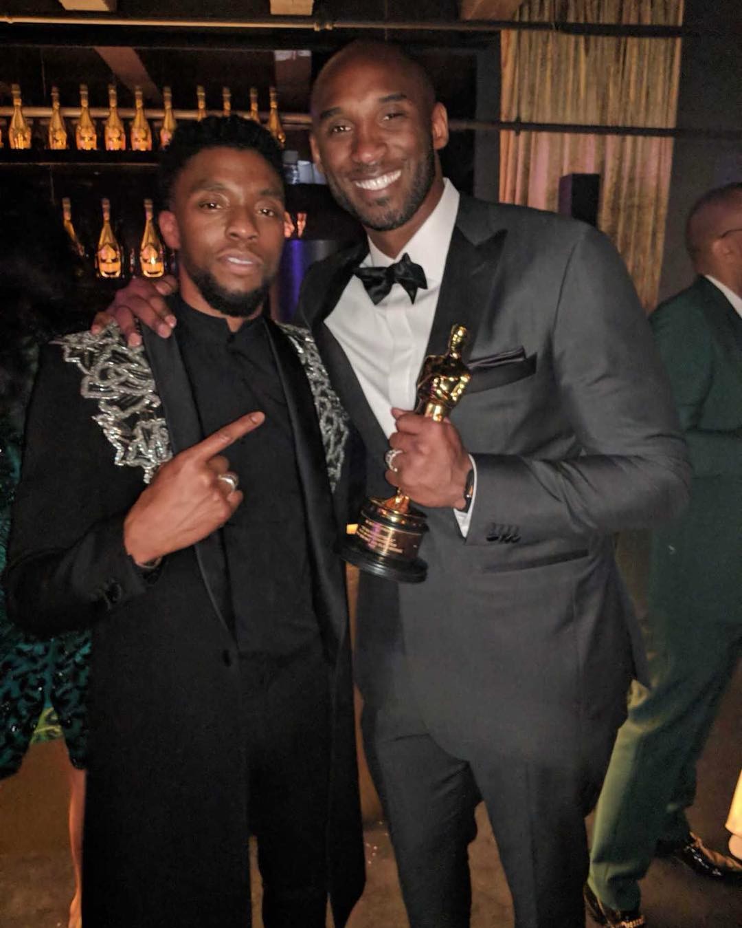 Chadwick Boseman no Oscar de 2018, ao lado de Kobe Bryant (Foto: Reprodução / Instagram)