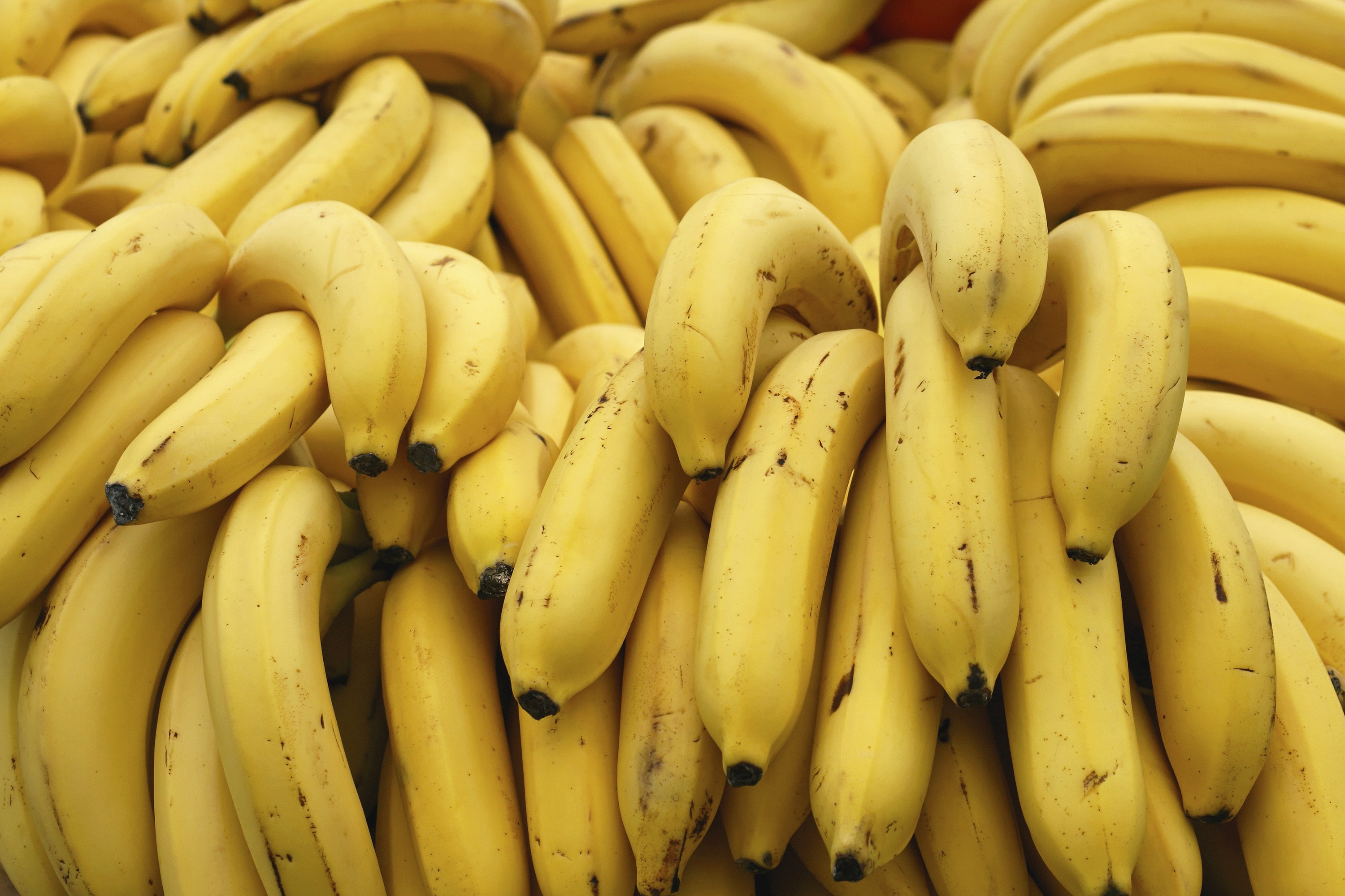Oito benefícios da banana: fruta ajuda a dormir melhor e é boa para a pele  - Revista Globo Rural | Hortifruti