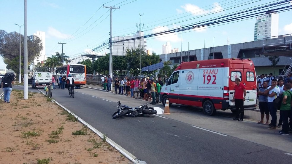Mulher que morreu estava em uma motocicleta â Foto: SÃ©rgio Henrique Santos/Inter TV Cabugi