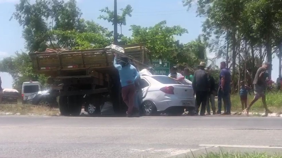 Acidente com delegado de Umbaúba em rodovia de Sergipe — Foto: Aplicativo de TV Sergipe/José Júlio 